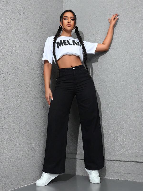 Luxe Line Straight High- Rise Jeans – Black Straight Fit Jeans Style View – Glossia Fashion