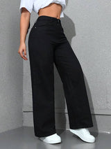 Luxe Line Straight High- Rise Jeans – Black Straight Fit Jeans Detail View – Glossia Fashion