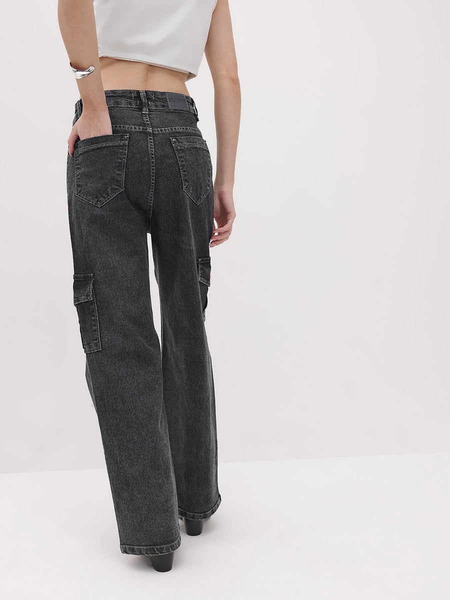 Trailblazer Cargo Denim Jeans – Black Cargo Jeans Close-up – Glossia Fashion