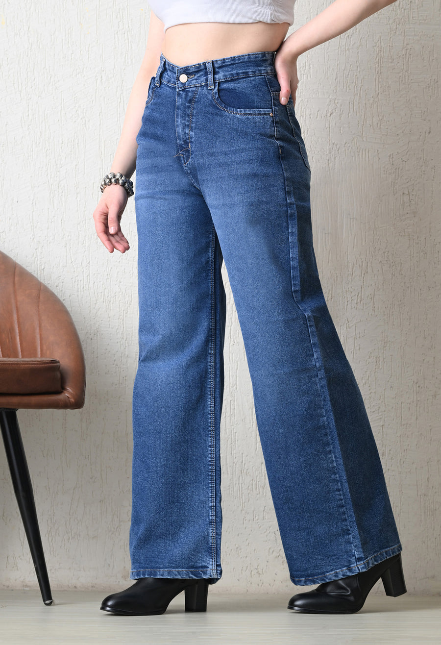 Aura Blue Wide-Fit Denim – Blue Wide-Leg Jeans Side View – Glossia Fashion