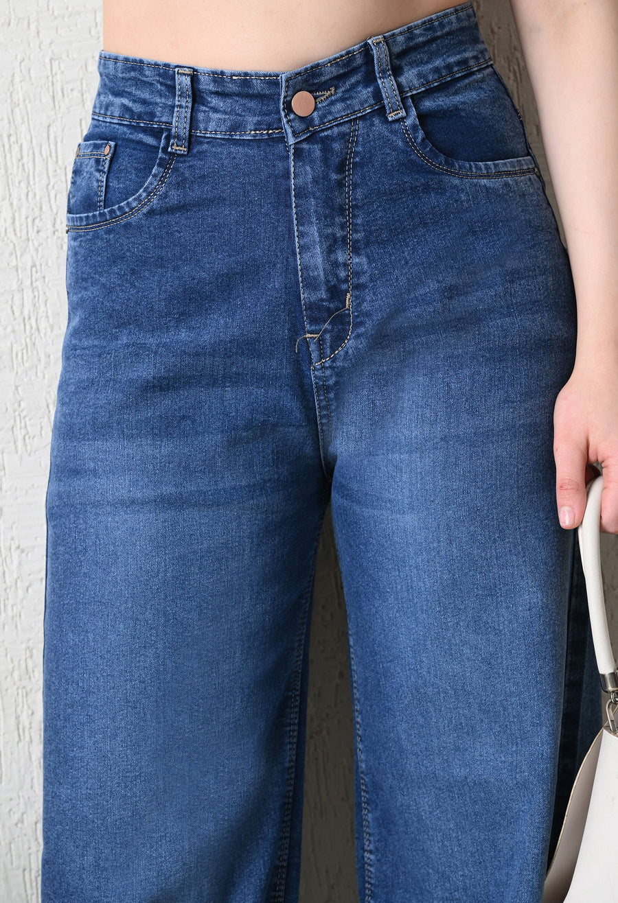 Aura Blue Wide-Fit Denim – Blue Wide-Leg Jeans Detail View – Glossia Fashion