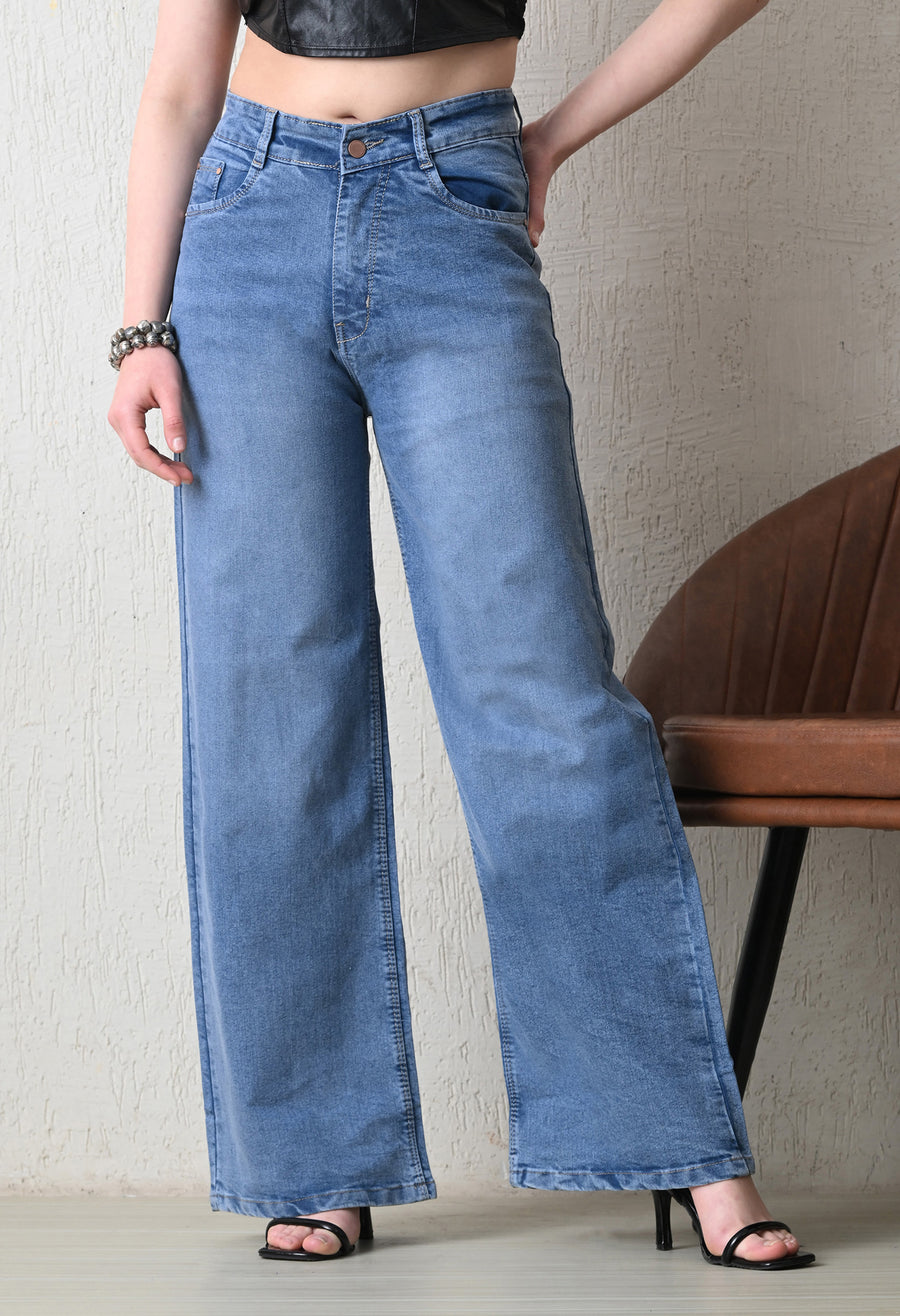 Cloud Wash Wide-Fit Jeans – Light Blue Wide-Leg Jeans Front View – Glossia Fashion