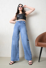 Cloud Wash Wide-Fit Jeans – Light Blue Wide-Leg Jeans Side View – Glossia Fashion