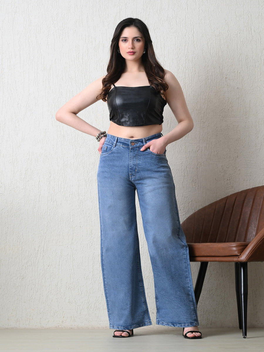 Cloud Wash Wide-Fit Jeans – Light Blue Wide-Leg Jeans – Glossia Fashion