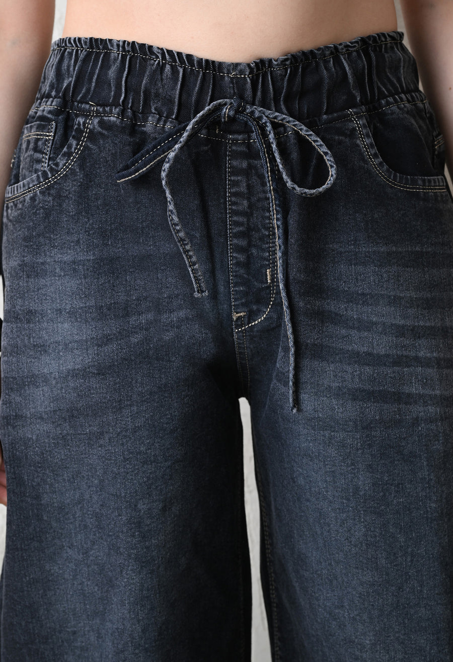 Graphite Grace Pull-On Wide-Leg – Black Wide-Leg Jeans Detail View – Glossia Fashion