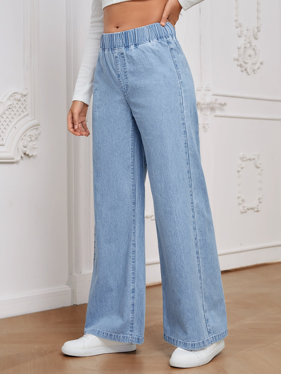 Pure Sky Pull-On Wide Denim – Light Blue Wide-Leg Jeans Detail View – Glossia Fashion