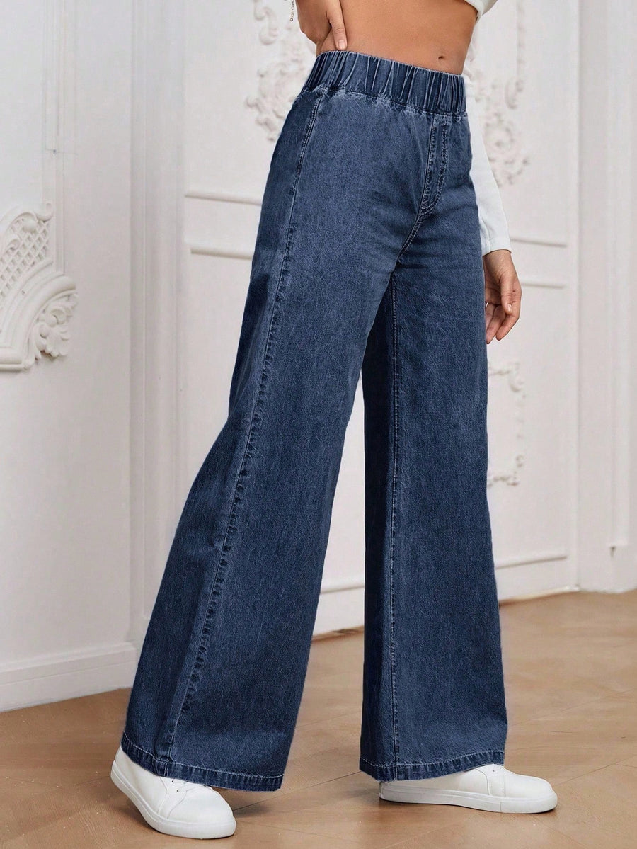 Deep Indigo Flow Jeans – Navy Blue Denim Jeans Detail View – Glossia Fashion